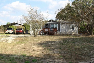 Welcome to a charming East Texas retreat offering easy living in - photo 6