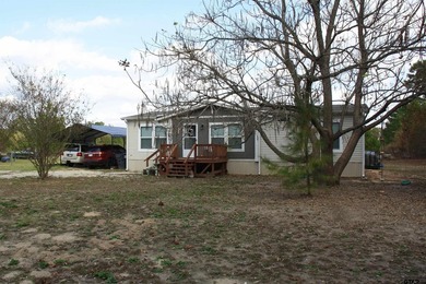 Welcome to a charming East Texas retreat offering easy living in - photo 10