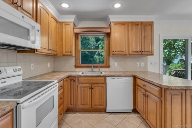 Move right into this beautifully updated split-level home - photo 8