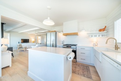 Sweeping panoramic ocean views in the heart of Depoe Bay - photo 12