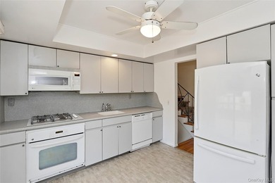 Spacious and well-maintained home offering an open and inviting - photo 14