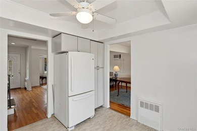 Spacious and well-maintained home offering an open and inviting - photo 15