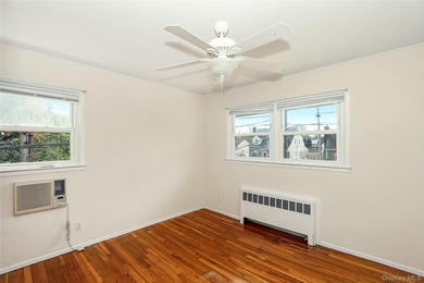 Spacious and well-maintained home offering an open and inviting - photo 22