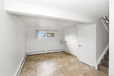 Spacious and well-maintained home offering an open and inviting - photo 23