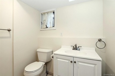 Spacious and well-maintained home offering an open and inviting - photo 25