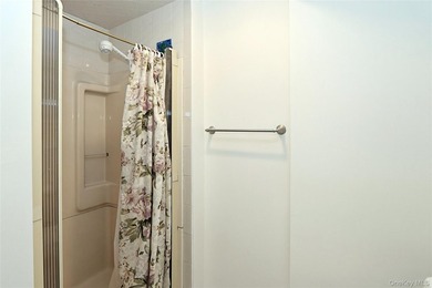 Spacious and well-maintained home offering an open and inviting - photo 26