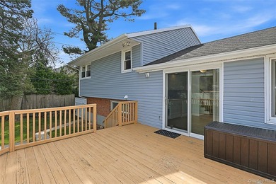 Spacious and well-maintained home offering an open and inviting - photo 30