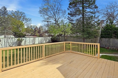 Spacious and well-maintained home offering an open and inviting - photo 31