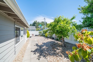 Sweeping panoramic ocean views in the heart of Depoe Bay - photo 41
