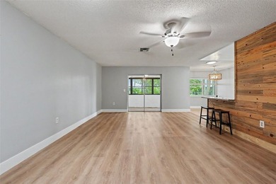 Welcome to this beautifully maintained 2-bedroom, 2-bathroom - photo 3
