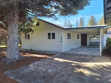 This Williamson Riverfront Home! Features 3 Bedrooms 2 Baths - photo 2