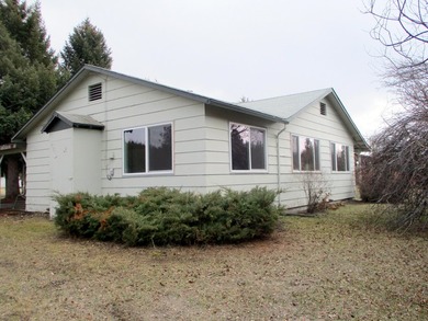 This Williamson Riverfront Home! Features 3 Bedrooms 2 Baths - photo 3