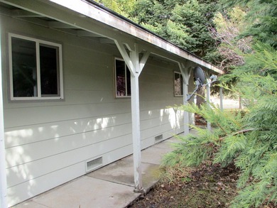 This Williamson Riverfront Home! Features 3 Bedrooms 2 Baths - photo 5