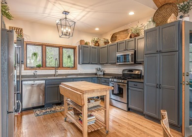 Stunning 4BR, 4BA retreat on nearly 3 acres with 160' of sand - photo 6