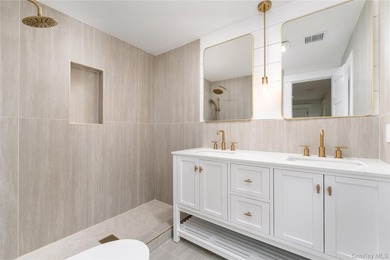LOCATION + RENOVATION! This charming Sayville colonial has been - photo 5