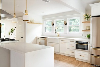LOCATION + RENOVATION! This charming Sayville colonial has been - photo 6