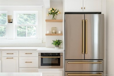LOCATION + RENOVATION! This charming Sayville colonial has been - photo 7