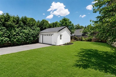 LOCATION + RENOVATION! This charming Sayville colonial has been - photo 10