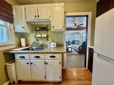 Welcome to this beautifully updated 1-bedroom, 1-bath cottage - photo 12