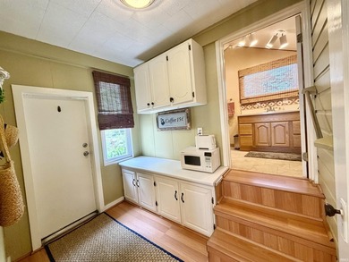 Welcome to this beautifully updated 1-bedroom, 1-bath cottage - photo 16