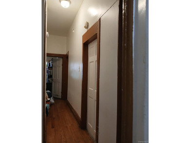 Two family framed detached with 1st floor 3 bedroom section8 - photo 2