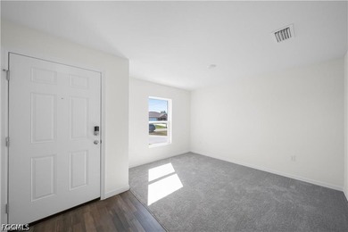 Welcome to this cozy and well-maintained single-family home - photo 4