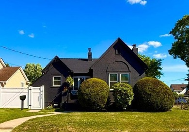 ****** NO FLOOD INSURANCE REQUIRED & SUPER LOW TAXES ***** - photo 1