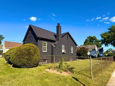 ****** NO FLOOD INSURANCE REQUIRED & SUPER LOW TAXES ***** - photo 3