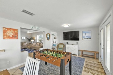 An original Pensacola Beach bungalow! Charming cottage. Vintage - photo 11