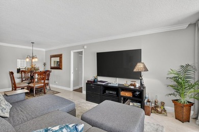 Completely renovated and move in ready 2/2 + den, could easily - photo 13