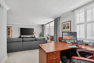 Completely renovated and move in ready 2/2 + den, could easily - photo 17