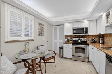 Completely renovated and move in ready 2/2 + den, could easily - photo 18