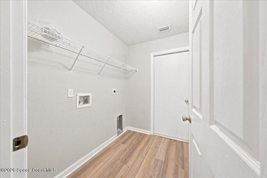 Roof replaced in 2022. Oversized 4-bedroom home with concrete - photo 18