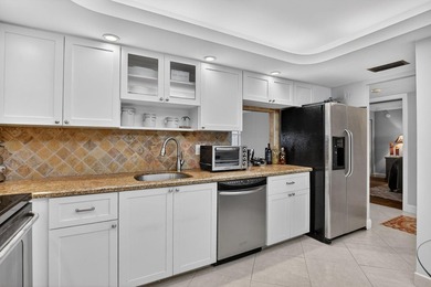Completely renovated and move in ready 2/2 + den, could easily - photo 19