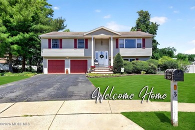 Set on a quiet, privacy-filled cul-de-sac, this beautifully - photo 1