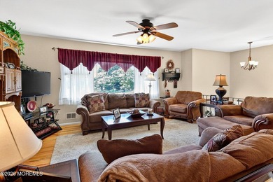 Set on a quiet, privacy-filled cul-de-sac, this beautifully - photo 5