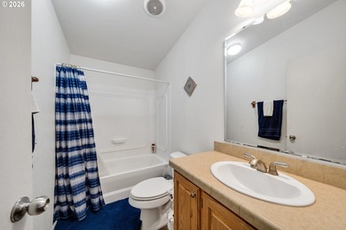 Tucked away in a quiet Rockaway Beach neighborhood near Lake - photo 14