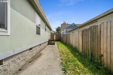 Tucked away in a quiet Rockaway Beach neighborhood near Lake - photo 23