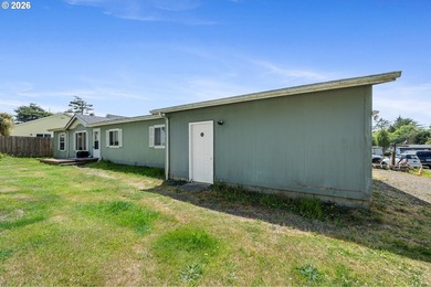 Tucked away in a quiet Rockaway Beach neighborhood near Lake - photo 30