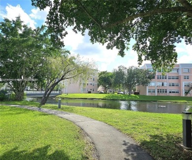 Lake Condo For Sale in Sunrise, Florida