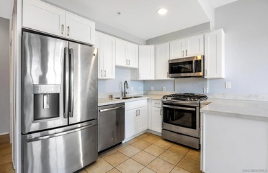 Welcome to the pinnacle of urban living in the heart of the - photo 4