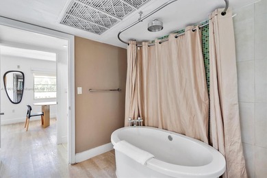 Beautiful oceanfront condo-hotel offering the ultimate South