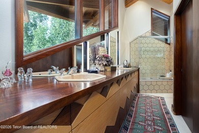 Set on the West Bank of the Snake River in Wilson, this 9 - photo 27