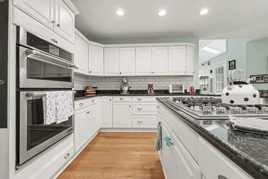 YOU FOUND THE ONE!!! Magnificent 3-bedroom, 3.5 bath brick home - photo 8