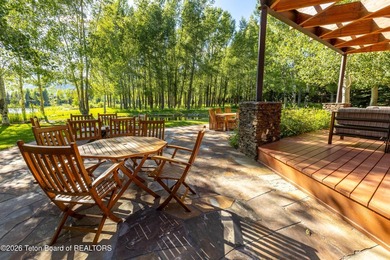 Set on the West Bank of the Snake River in Wilson, this 9 - photo 43
