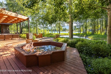 Set on the West Bank of the Snake River in Wilson, this 9 - photo 47