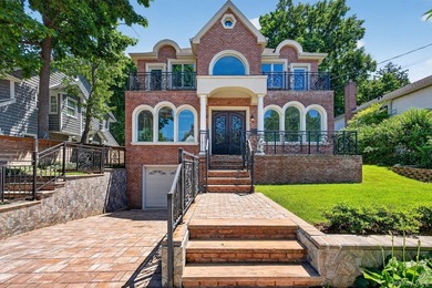 Video & Pictures: Welcome to 25 Maple Grove Street, a stunning - photo 1
