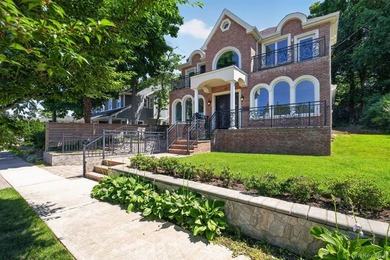 Video & Pictures: Welcome to 25 Maple Grove Street, a stunning - photo 2