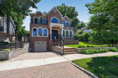Video & Pictures: Welcome to 25 Maple Grove Street, a stunning - photo 3