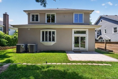 Video & Pictures: Welcome to 25 Maple Grove Street, a stunning - photo 4